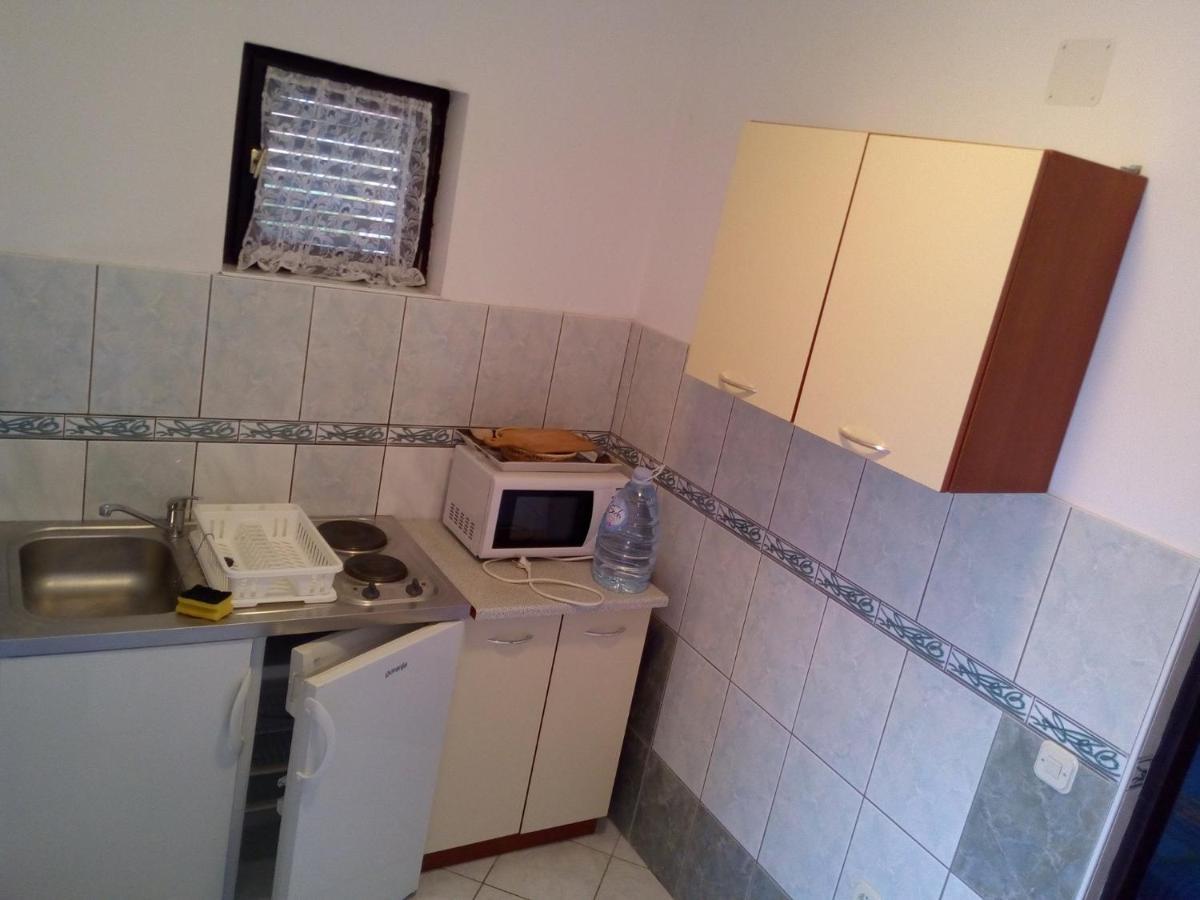 Maslina Apartment Vir Exterior photo